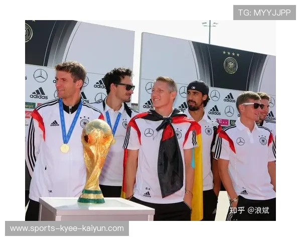 黑白军团与南大王：德国足球哲学的双重镜像与传承之路